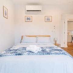 Scandinavian Retreat w/ Balcony • Bushwick Oasis