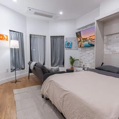 Stylish & Renovated Studio near Train