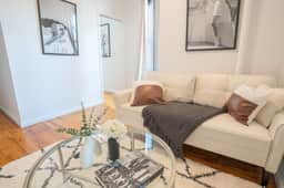 Chic 2BD Upper East Side Retreat - Image 4
