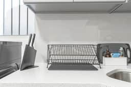 Modern 2BR Near LaGuardia & Subways - Image 5
