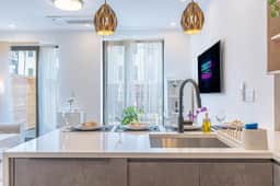 Spacious & Renovated Duplex Brooklyn with Backyard - Image 3