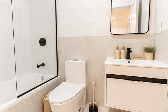 Boho 1bd w/ Balcony • Bushwick Hideaway - Image 1
