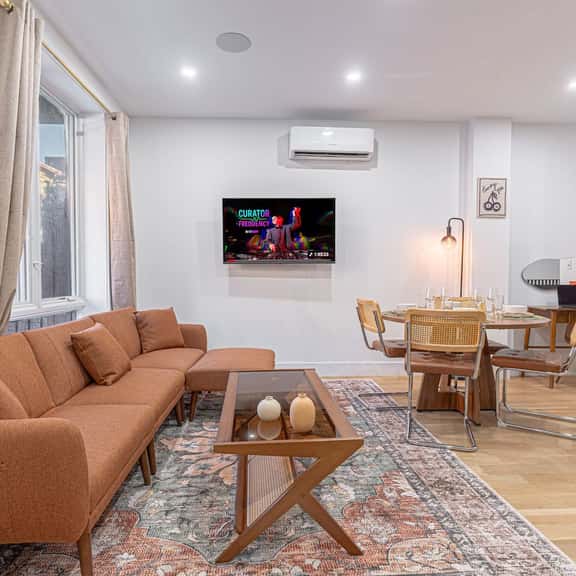 Bright Studio Duplex w/ Backyard & W/D - Image 1