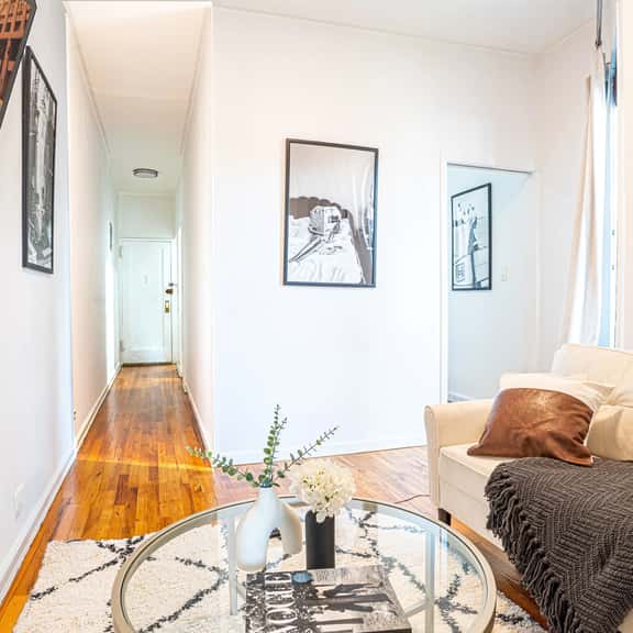 Chic 2BD Upper East Side Retreat - Image 1