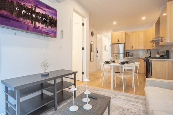Bright & Cozy 3Bd Brooklyn Getaway - Image 2