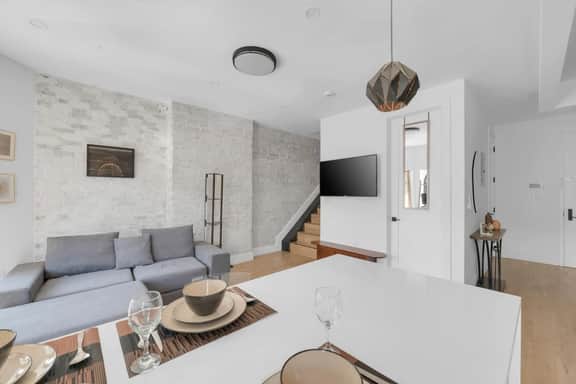 Bright Modern Retreat with Balcony - Image 5