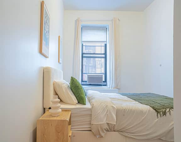 Charming Upper East Side Gem W Backyard - Image 4