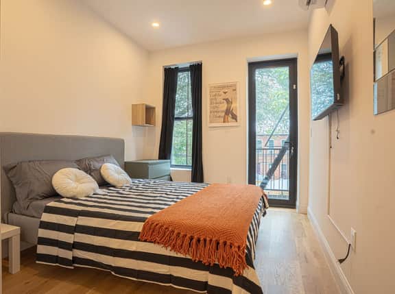 Chic & Modern 3BR Retreat in the Heart of Brooklyn - Image 4