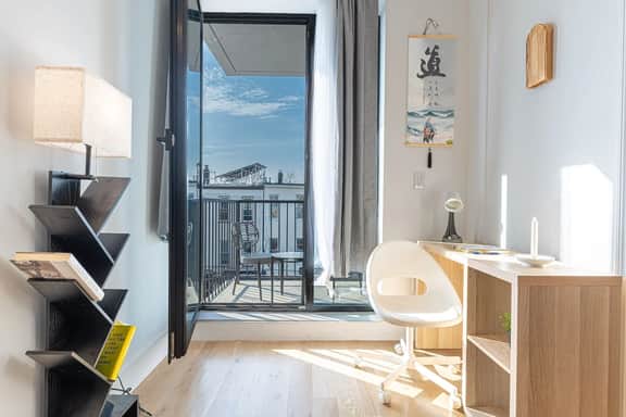 Cozy & Chic Renovated Brooklyn with Balcony - Image 4