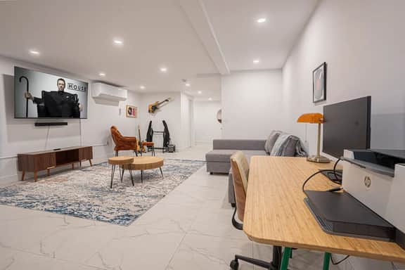 Modern 2BR & Basement Brooklyn Stay and Backyard - Image 2