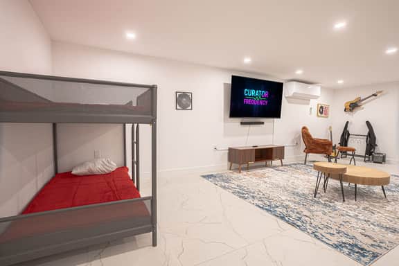 Modern 2BR & Basement Brooklyn Stay and Backyard - Image 4