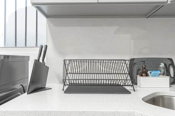 Modern 2BR Near LaGuardia & Subways - Image 5
