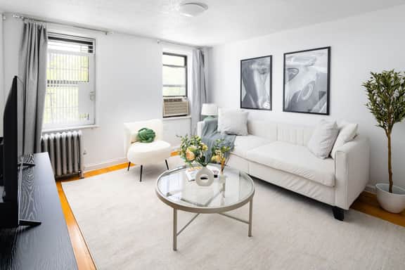 Radiant 1BR Haven in Lower East Side - Image 5
