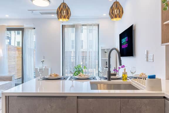 Spacious & Renovated Duplex Brooklyn with Backyard - Image 3