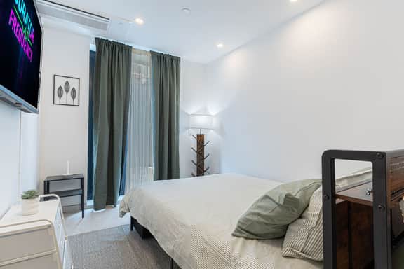 Spacious & Renovated Duplex Brooklyn with Backyard - Image 4