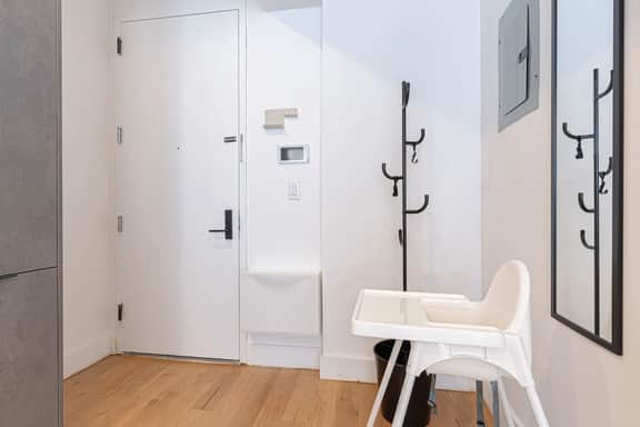 Spacious & Renovated Duplex Brooklyn with Backyard - Image 5