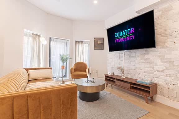 Stylish & Renovated 2Bd/2Ba+W/D(Spacious) - Image 5