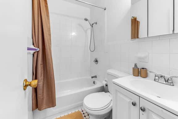 Stylish Park Slope 1Bd - Image 5
