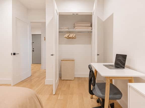 Boho 1bd w/ Balcony • Bushwick Hideaway - Image 2
