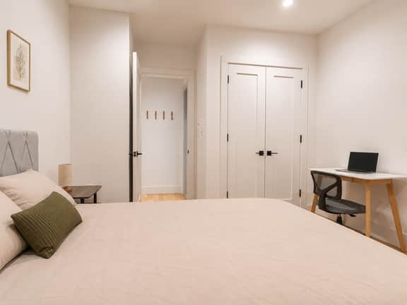 Boho 1bd w/ Balcony • Bushwick Hideaway - Image 3