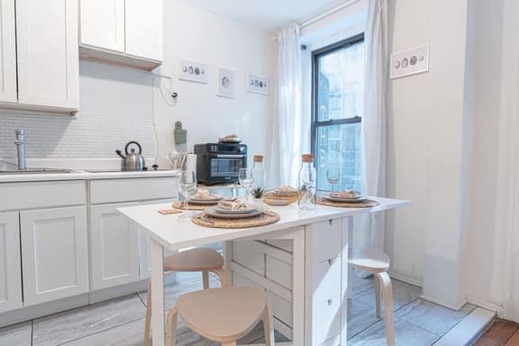 Chic 3Bd 1Bth Near Empire State - Image 1