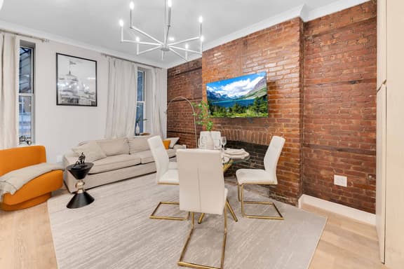 Modern 3Bd Rose Hills Manhattan Terrace Space - Image 1