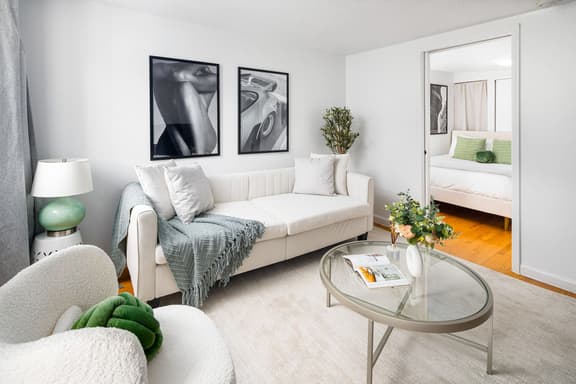 Radiant 1BR Haven in Lower East Side - Image 1