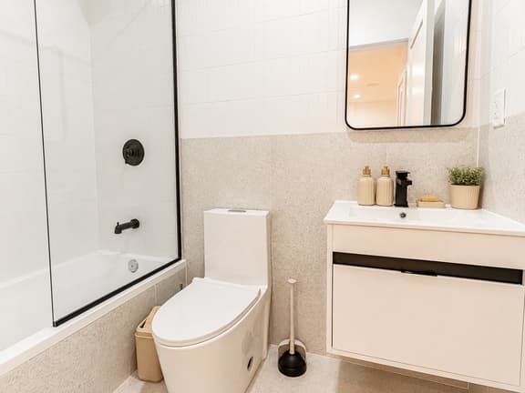 Boho 1bd w/ Balcony • Bushwick Hideaway - Image 1